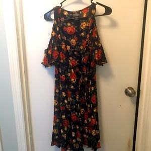 Mid-thigh length wrap dress/strap+off the shoulder sleeve.